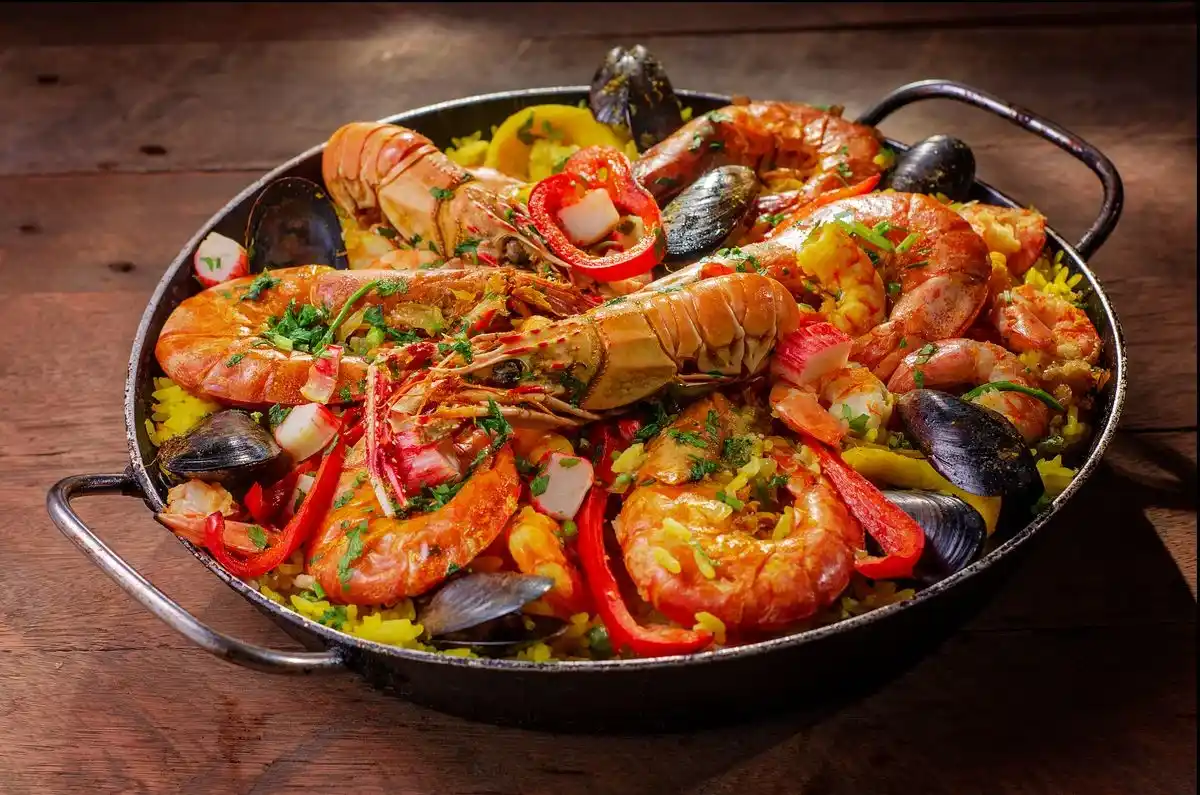 Arroz caldoso marinero recién elaborado